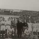 Per l'italo-austriaco Tony Cargnelli (al centro nella foto, con il cappello in mano) una promozione in A sfiorata e due salvezze consecutive in massima divisione dal 1933 al 1938